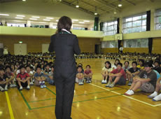 小学校での講演